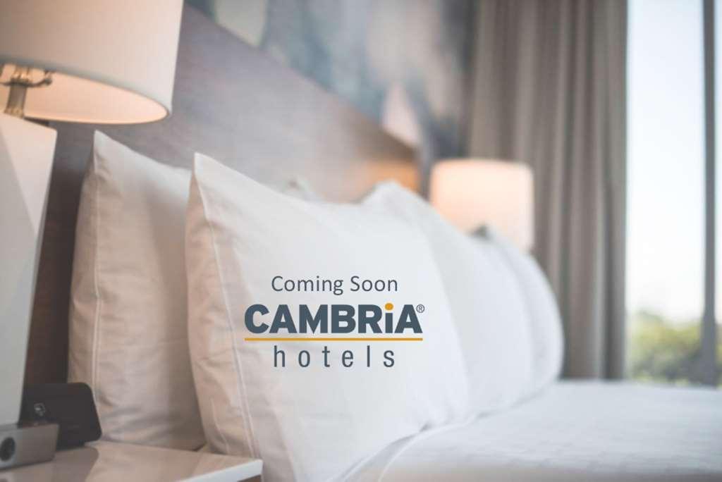 Cambria Spokane Airport Hotel 4*